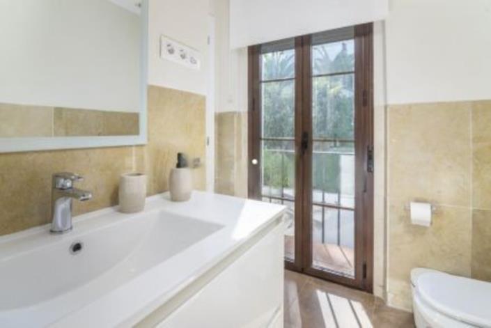 Image No.2-2 Bed Townhouse for sale