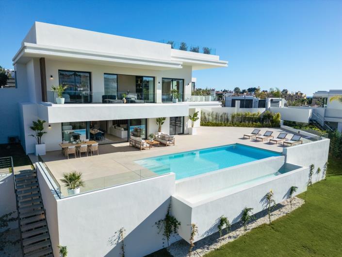 Image No.1-Villa de 5 chambres à vendre à Estepona