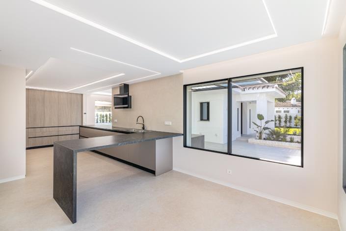 Image No.14-4 Bed Villa for sale