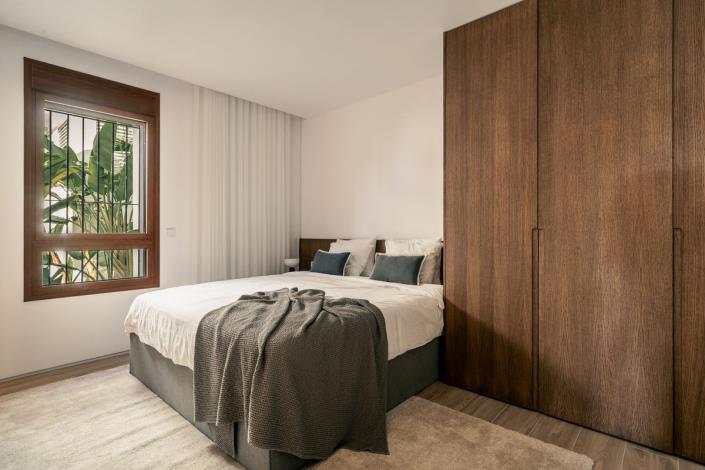 Image No.12-4 Bed Townhouse for sale