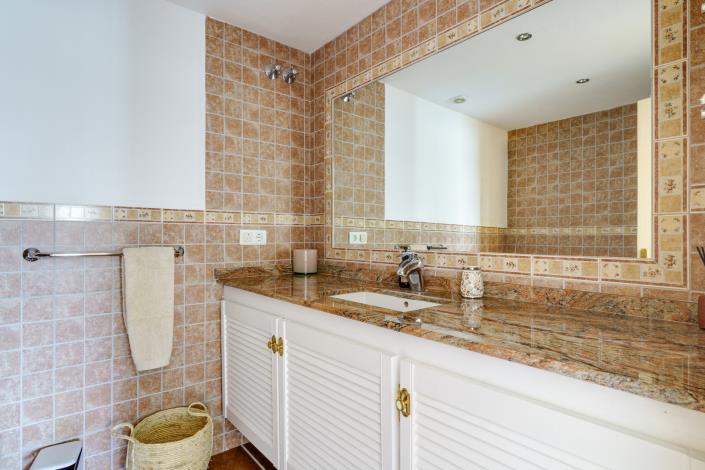 Image No.17-3 Bed Townhouse for sale