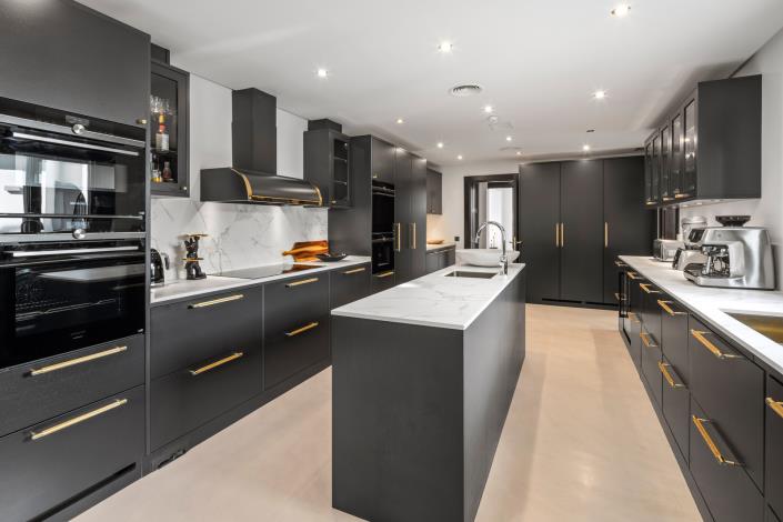 Image No.8-7 Bed Villa for sale