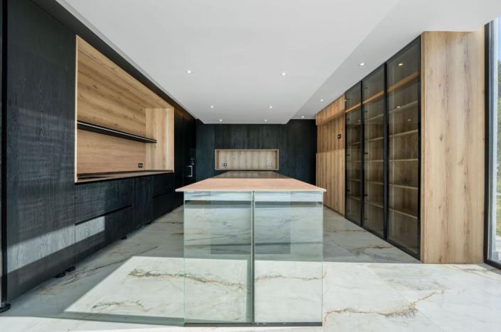 Image No.9-5 Bed Villa for sale