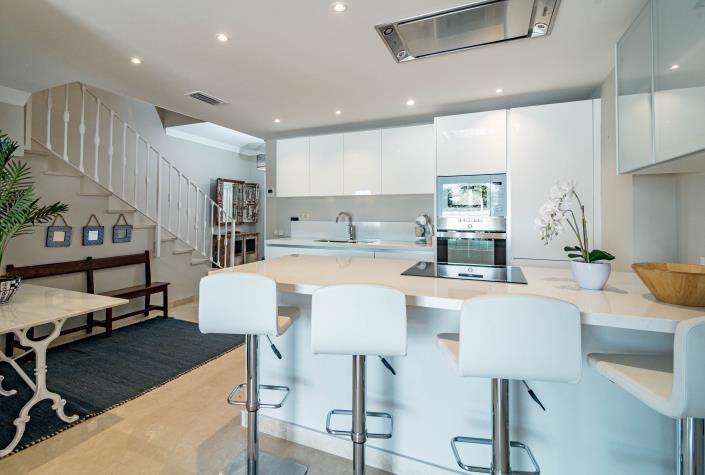 Image No.20-4 Bed Townhouse for sale