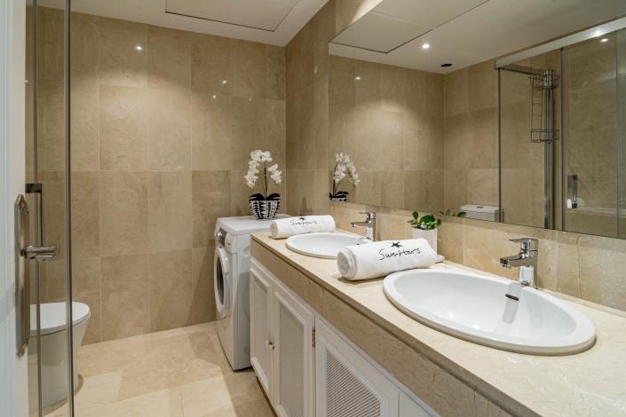 Image No.29-4 Bed Townhouse for sale