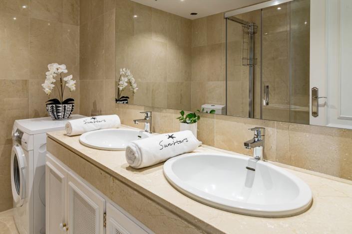 Image No.30-4 Bed Townhouse for sale