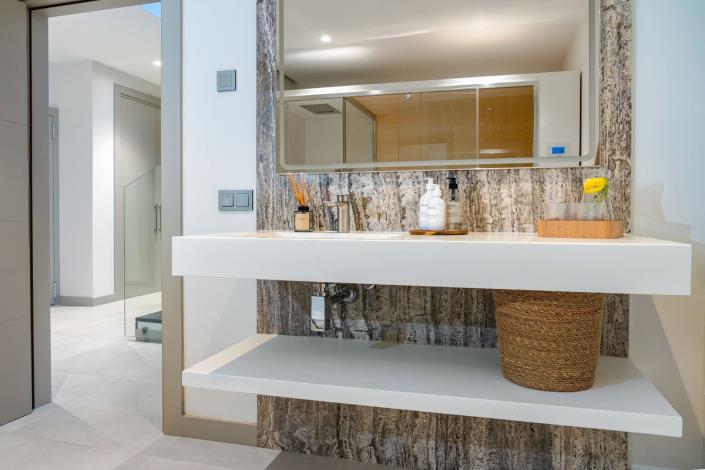 Image No.48-5 Bed Villa for sale