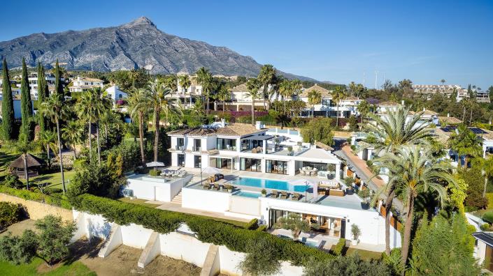 Image No.1-Villa de 7 chambres à vendre à Nueva Andalucia