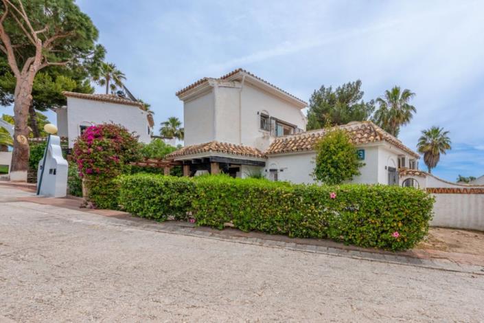 Image No.2-3 Bed Villa / Detached for sale