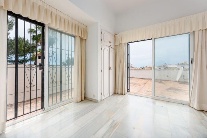 Image No.9-3 Bed Villa / Detached for sale