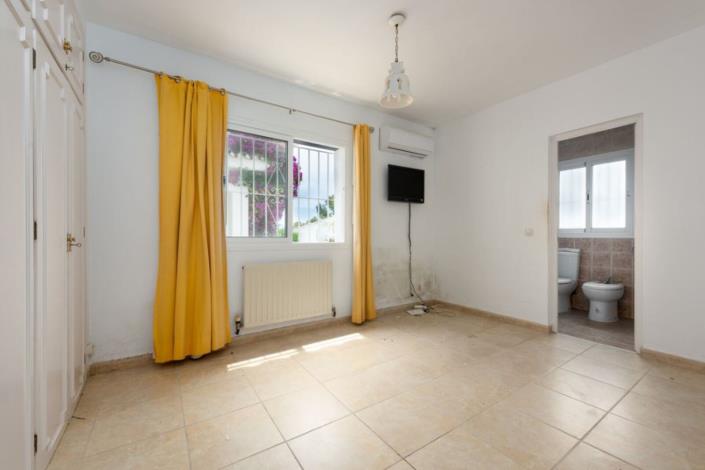 Image No.22-3 Bed Villa / Detached for sale