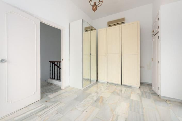 Image No.27-3 Bed Villa / Detached for sale