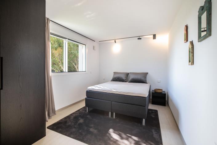 Image No.12-4 Bed Townhouse for sale