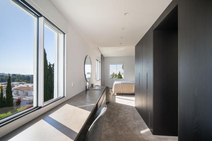 Image No.20-4 Bed Townhouse for sale