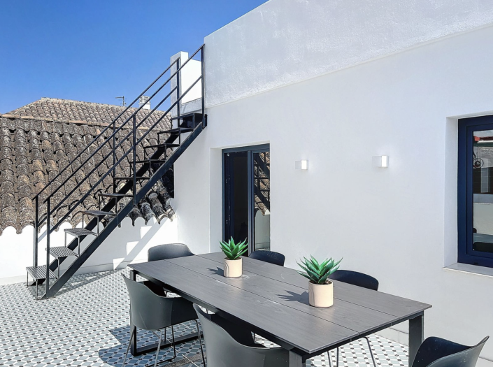 Image No.1-4 Bed Townhouse for sale