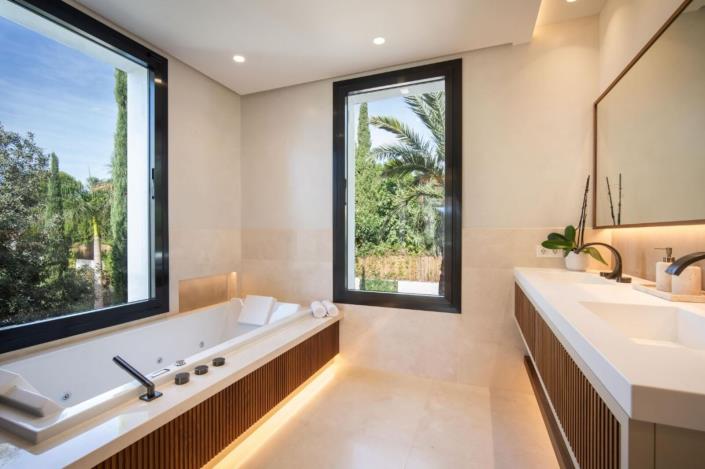 Image No.27-5 Bed Villa for sale