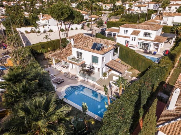 Image No.1-Villa de 4 chambres à vendre à Nueva Andalucia