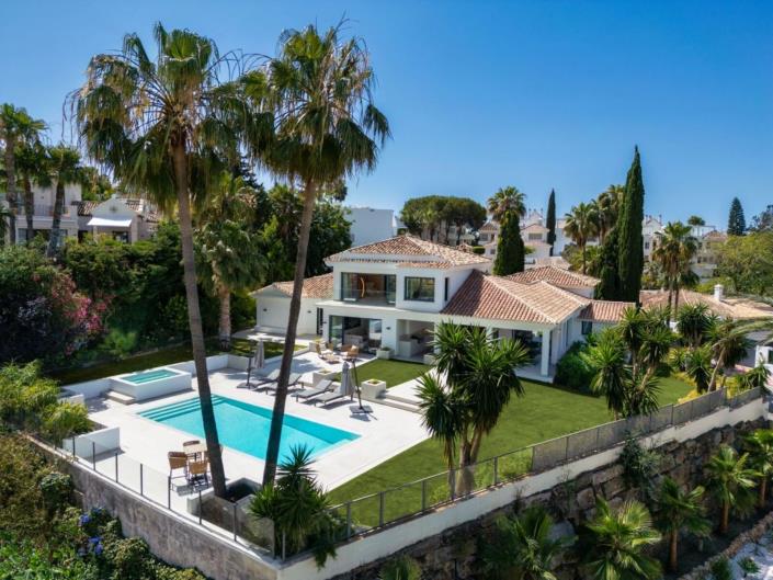 Image No.1-Villa de 5 chambres à vendre à Nueva Andalucia