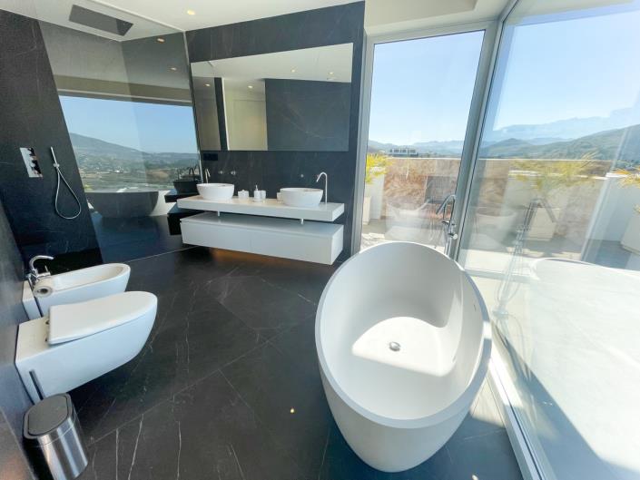 Image No.43-5 Bed Villa for sale