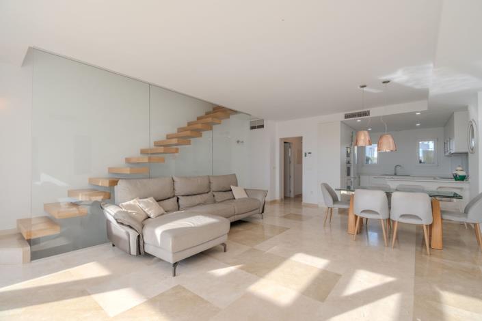 Image No.12-4 Bed Townhouse for sale