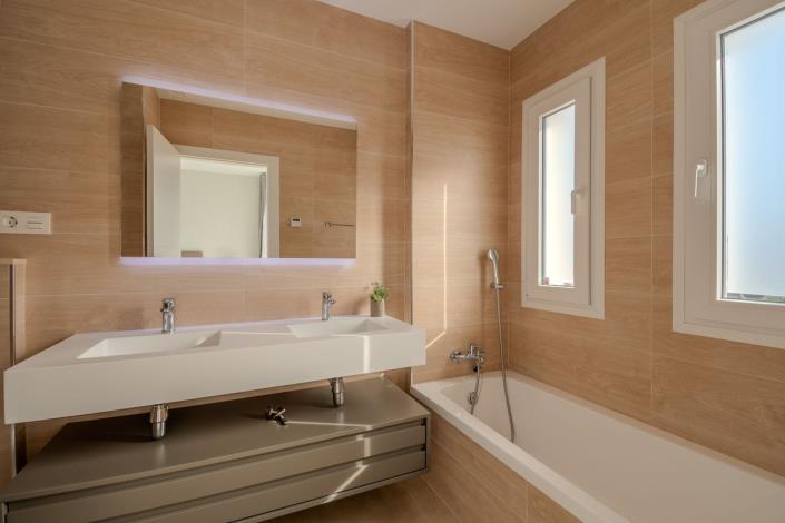 Image No.28-4 Bed Townhouse for sale