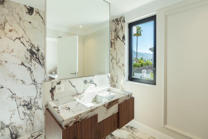 Image No.25-Villa de 5 chambres à vendre à Nueva Andalucia