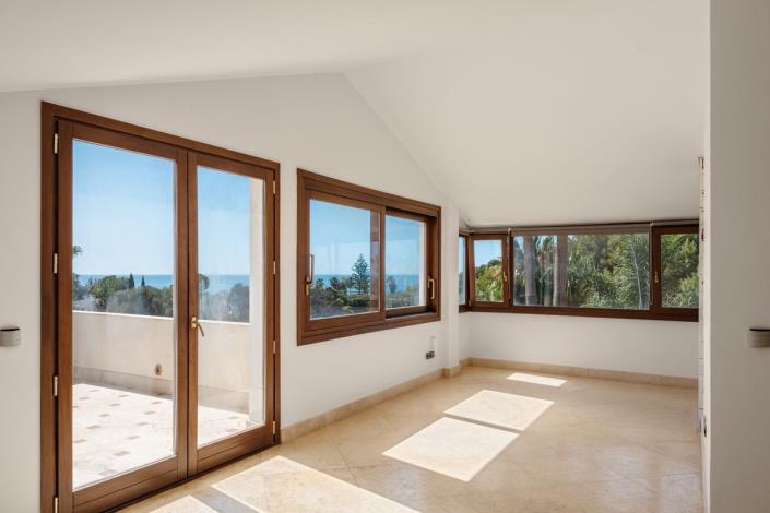 Image No.11-5 Bed Villa for sale