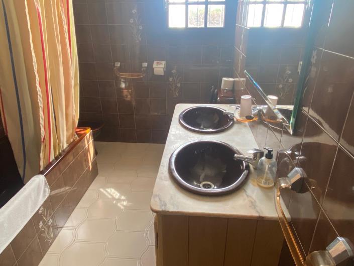 Image No.5-5 Bed Villa for sale