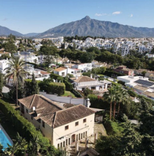 Image No.1-Villa / Détaché de 6 chambres à vendre à Nueva Andalucia
