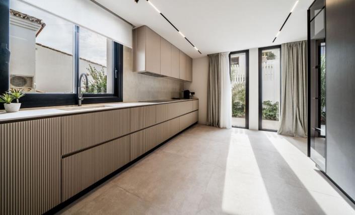 Image No.6-5 Bed Villa for sale