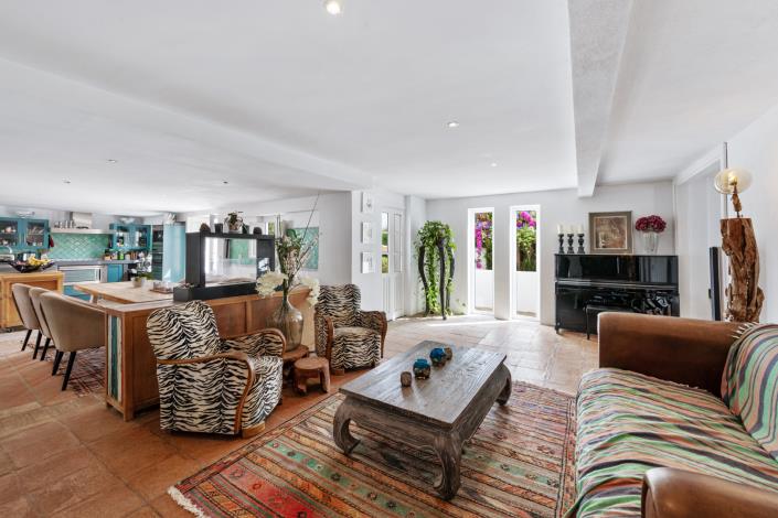 Image No.8-7 Bed Villa for sale