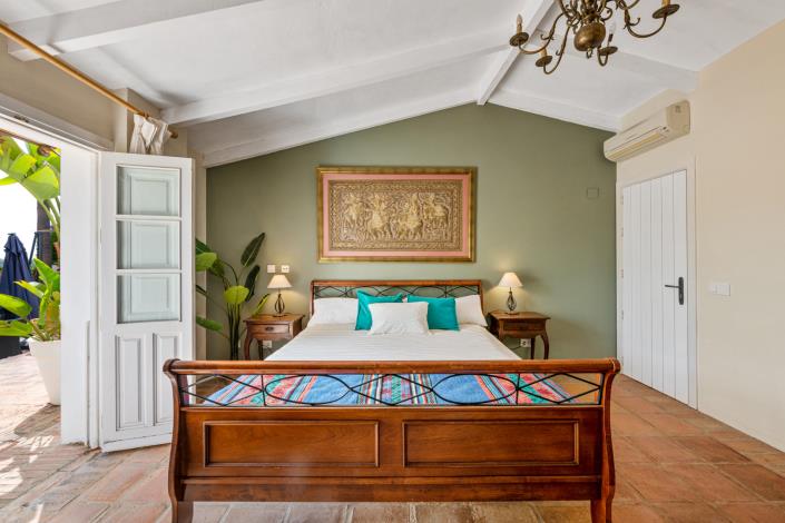 Image No.15-7 Bed Villa for sale