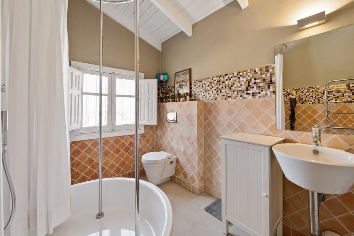 Image No.18-7 Bed Villa for sale