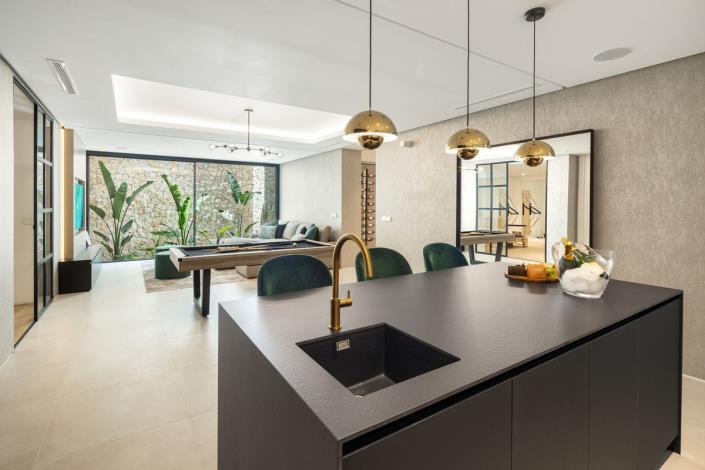 Image No.28-5 Bed Villa / Detached for sale