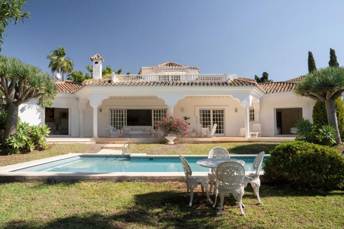 Image No.1-Villa de 4 chambres à vendre à Estepona