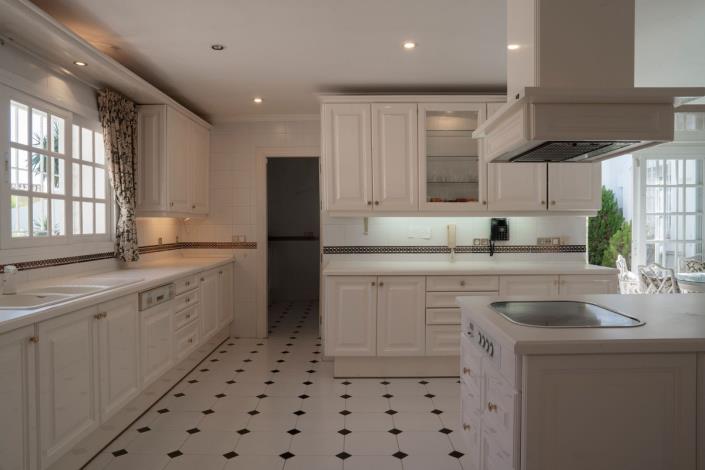 Image No.9-Villa de 4 chambres à vendre à Estepona