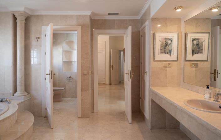 Image No.11-Villa de 4 chambres à vendre à Estepona