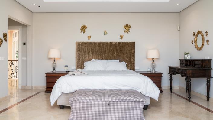 Image No.10-8 Bed Villa for sale