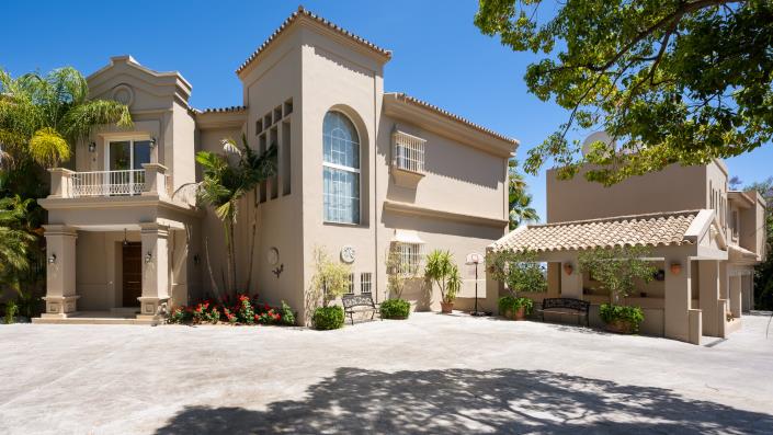 Image No.9-8 Bed Villa for sale