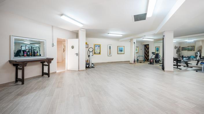 Image No.11-8 Bed Villa for sale