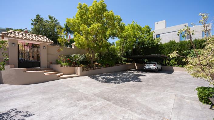 Image No.22-8 Bed Villa for sale