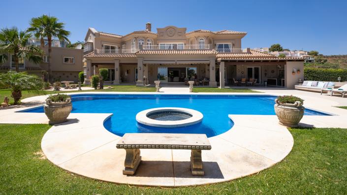 Image No.1-Villa de 8 chambres à vendre à Nueva Andalucia