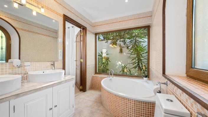 Image No.29-6 Bed Villa for sale