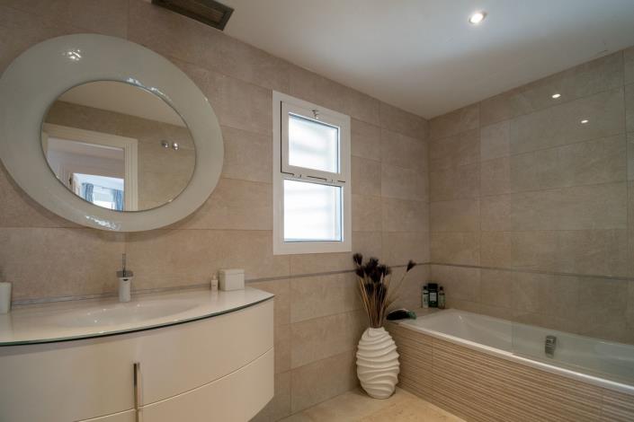 Image No.26-3 Bed Townhouse for sale