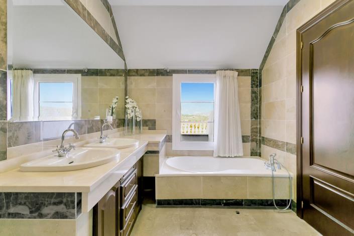 Image No.16-6 Bed Villa for sale