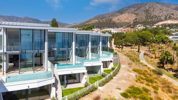 Image No.36-5 Bed Townhouse for sale