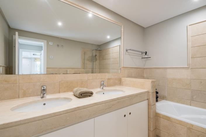 Image No.12-3 Bed Townhouse for sale