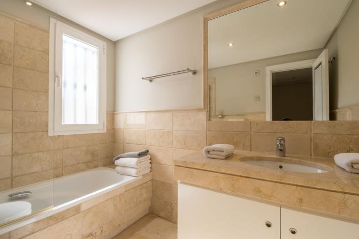 Image No.17-3 Bed Townhouse for sale