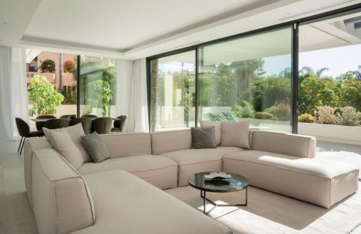 Image No.3-Villa de 4 chambres à vendre à Estepona