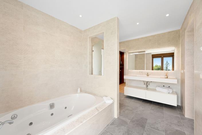 Image No.20-6 Bed Villa for sale